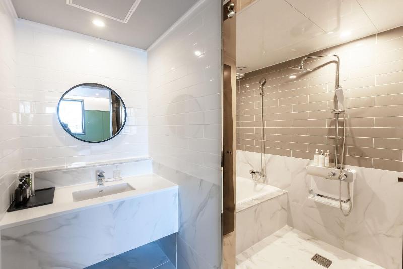 Brown Dot Hotel Sasang Renecite image
