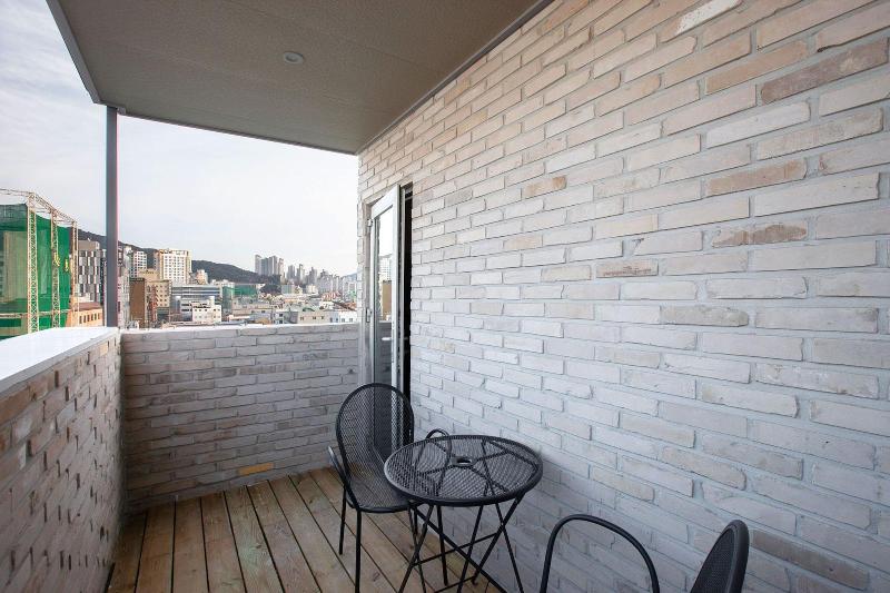 Brown Dot Hotel Sasang Renecite image