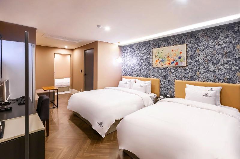 Brown Dot Hotel Sasang Renecite image