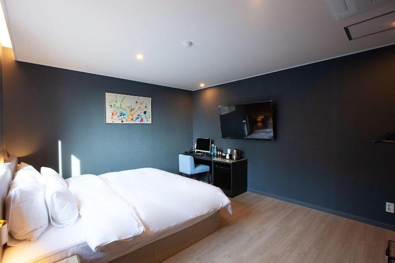 Brown Dot Hotel Sasang Renecite image