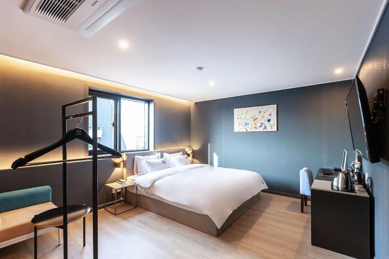 Brown Dot Hotel Sasang Renecite image