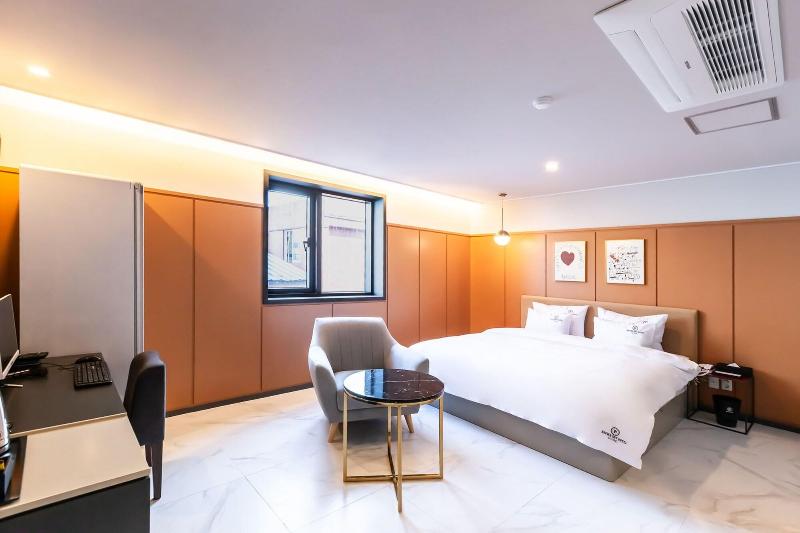 Brown Dot Hotel Sasang Renecite image