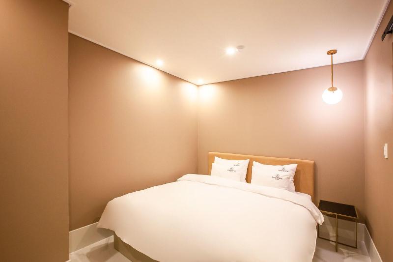 Brown Dot Hotel Sasang Renecite image