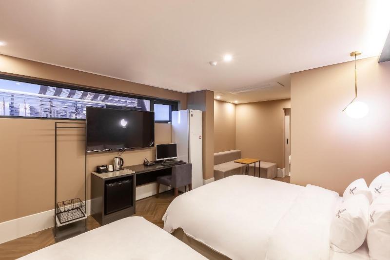 Brown Dot Hotel Sasang Renecite image