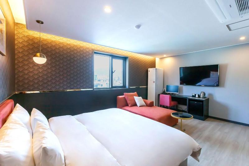 Brown Dot Hotel Sasang Renecite image