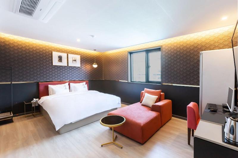 Brown Dot Hotel Sasang Renecite image