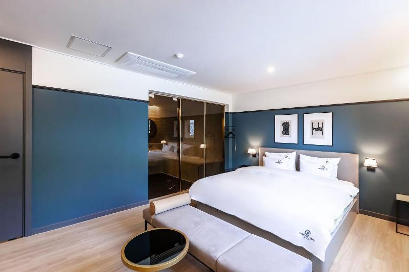 Brown Dot Hotel Sasang Renecite image
