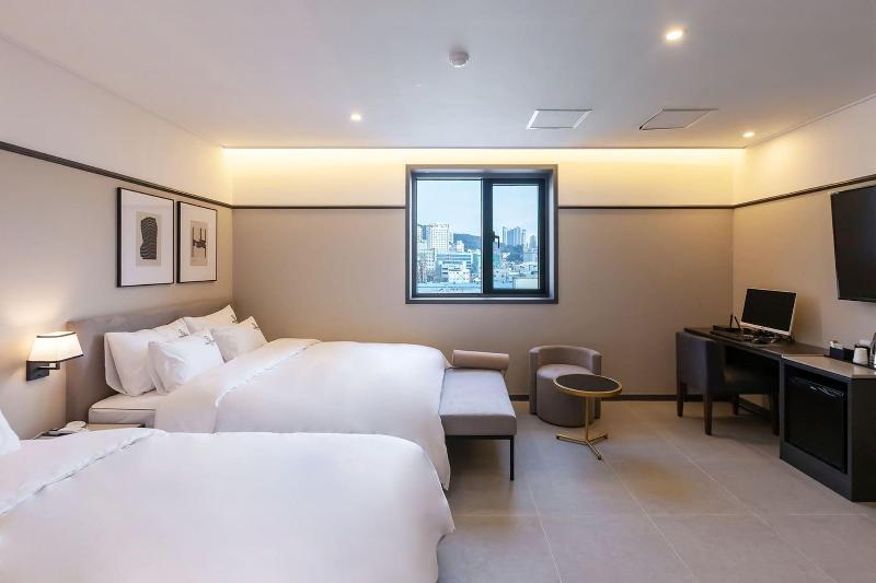 Brown Dot Hotel Sasang Renecite image