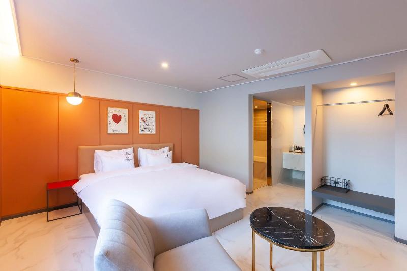 Brown Dot Hotel Sasang Renecite image