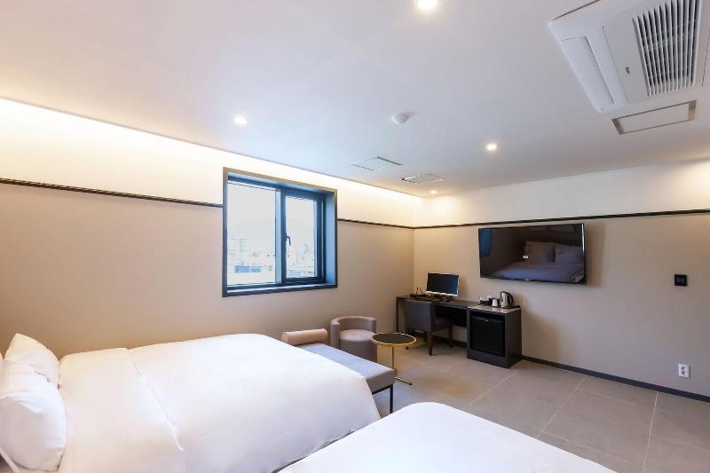 Brown Dot Hotel Sasang Renecite image