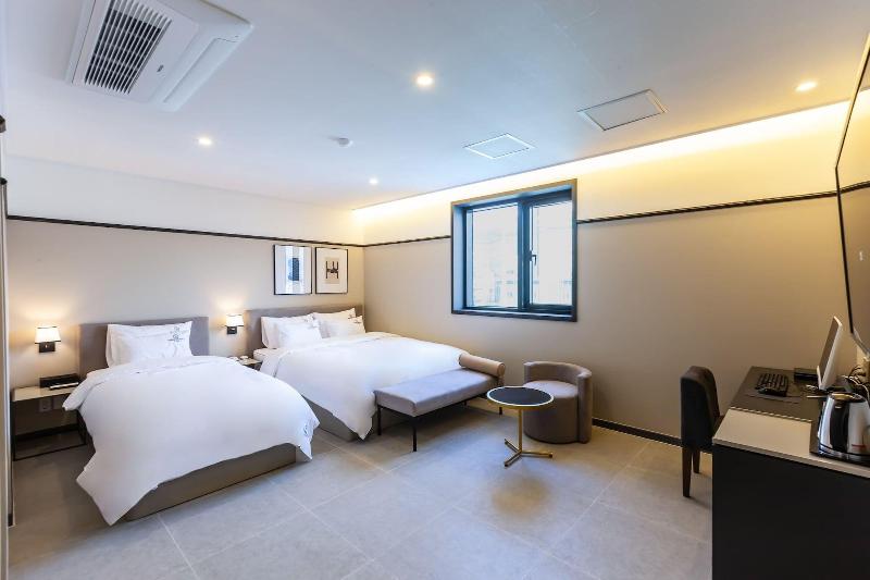 Brown Dot Hotel Sasang Renecite image