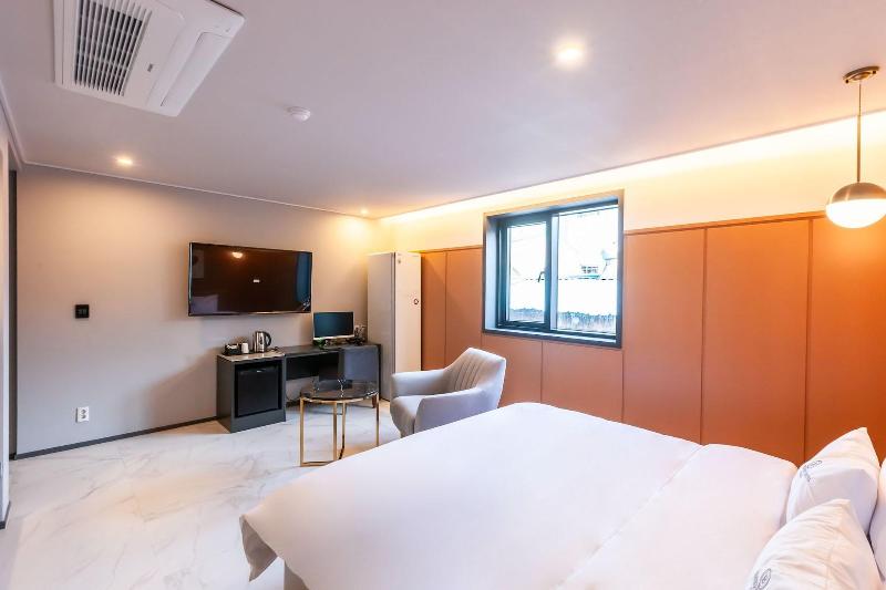 Brown Dot Hotel Sasang Renecite image