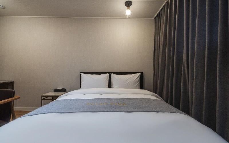 Fine Hotel image
