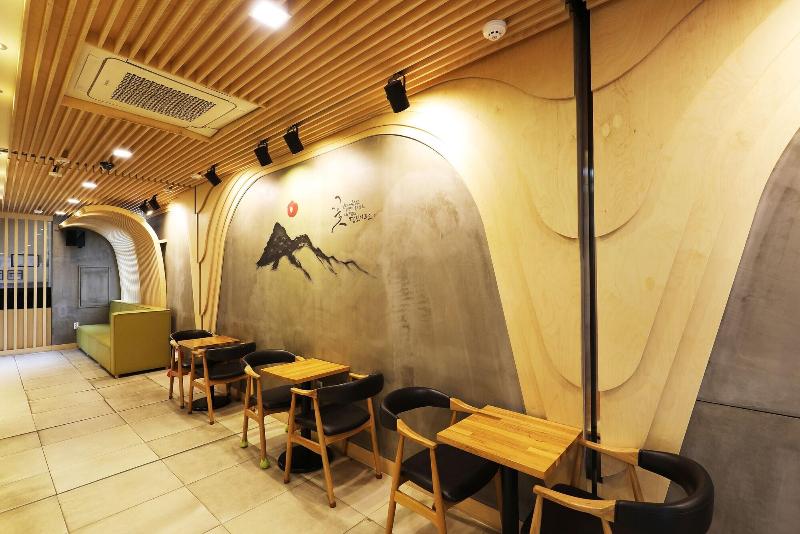 Ace Family Hotel image
