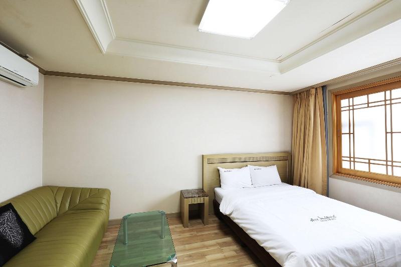 Ace Family Hotel image