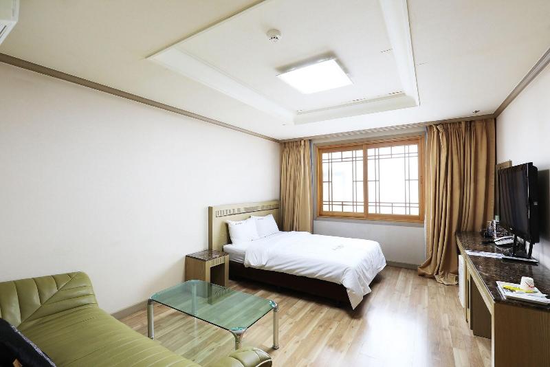 Ace Family Hotel image