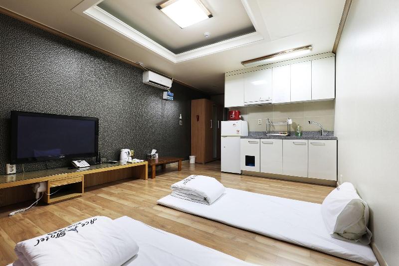 Ace Family Hotel image