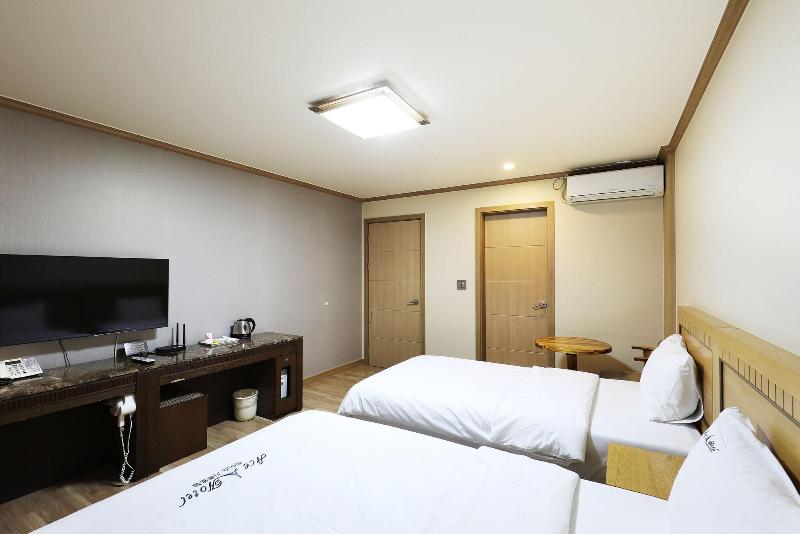 Ace Family Hotel image