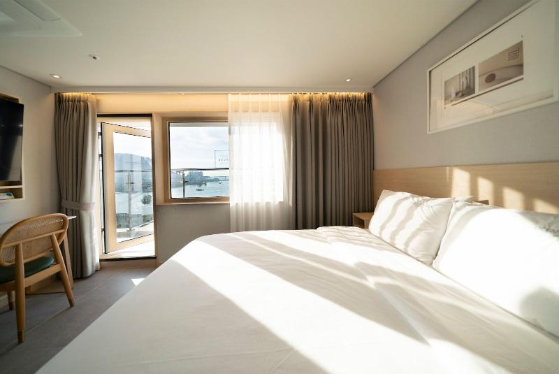 Ocean 2 Heaven Hotel&Spa Jagalchi image