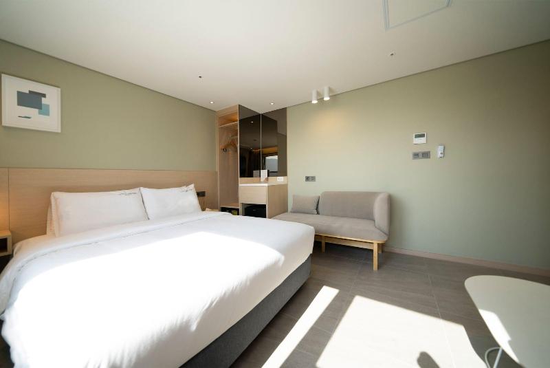 Ocean 2 Heaven Hotel&Spa Jagalchi image