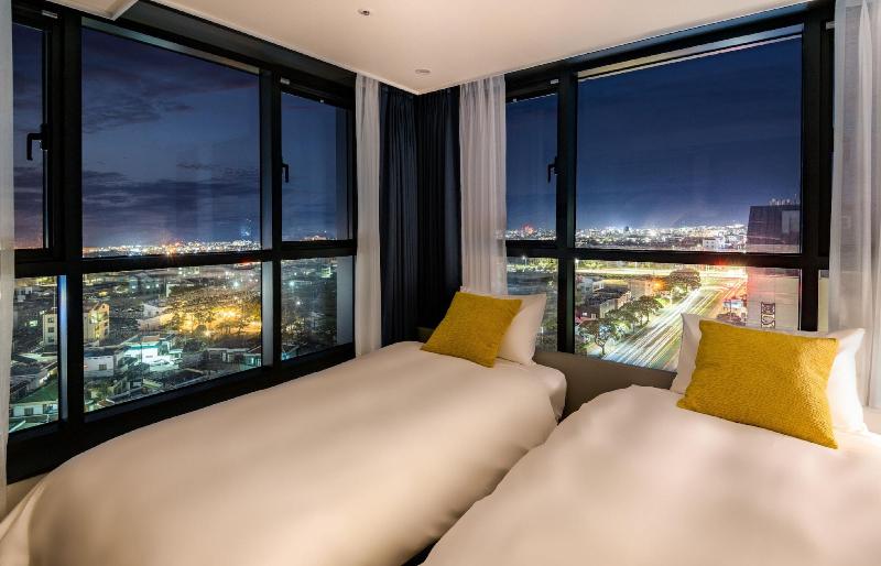 Ventimo Hotel & Residence Jeju image