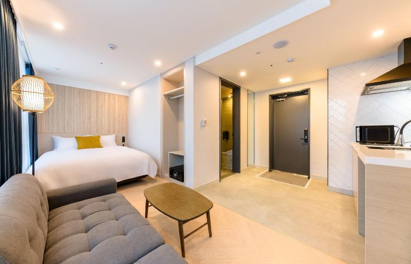 Ventimo Hotel & Residence Jeju image