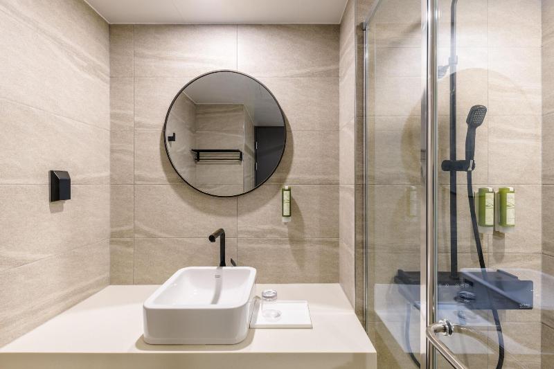 Ventimo Hotel & Residence Jeju image