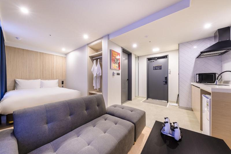 Ventimo Hotel & Residence Jeju image