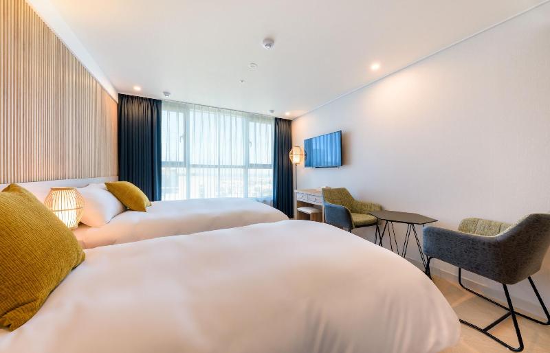 Ventimo Hotel & Residence Jeju image