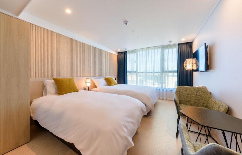 Ventimo Hotel & Residence Jeju image