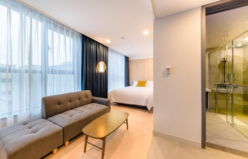 Ventimo Hotel & Residence Jeju image
