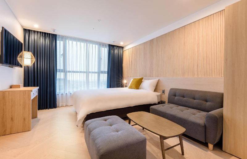 Ventimo Hotel & Residence Jeju image
