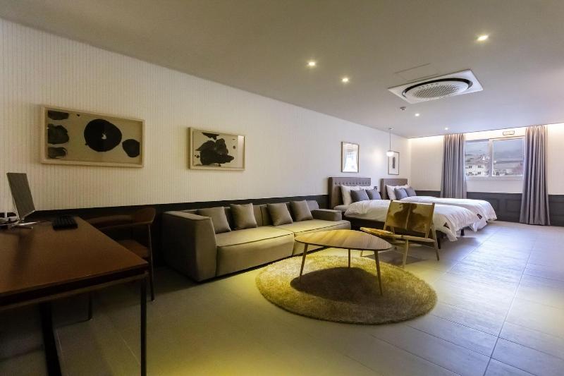 Brown-Dot Hotel Gyeongju image