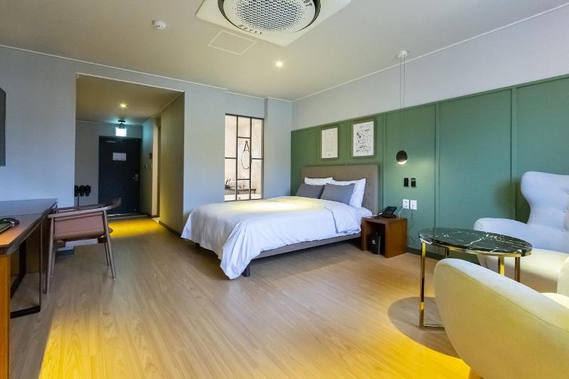 Brown-Dot Hotel Gyeongju image