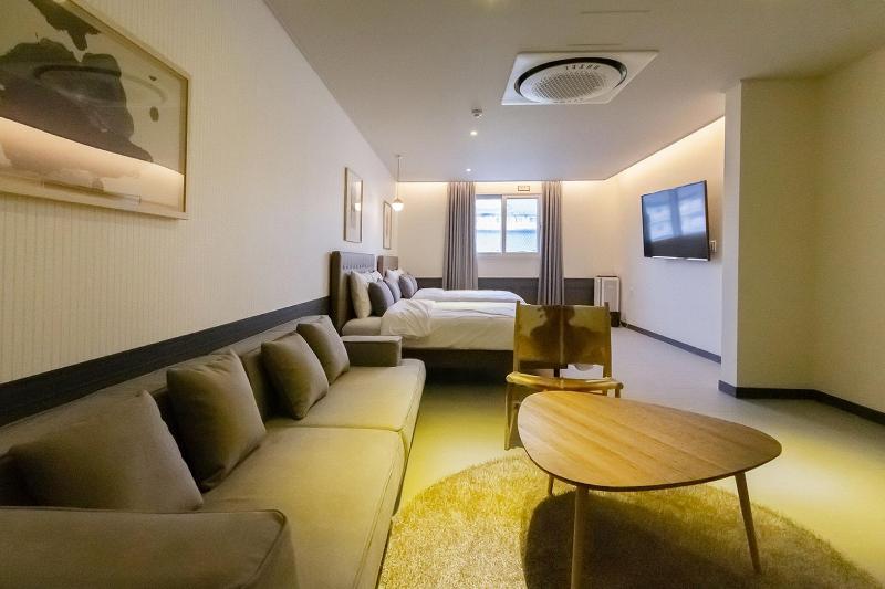 Brown-Dot Hotel Gyeongju image