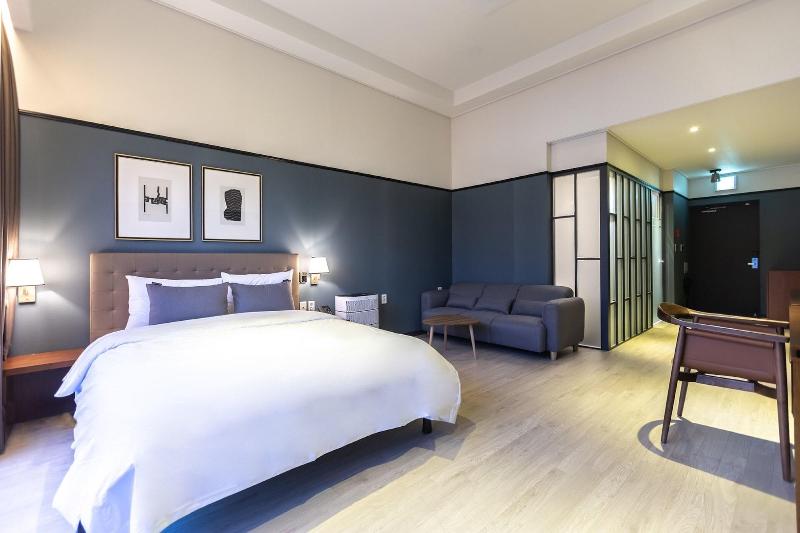 Brown-Dot Hotel Gyeongju image