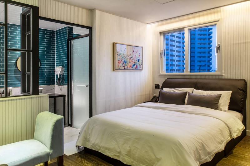 Brown-Dot Hotel Gyeongju image