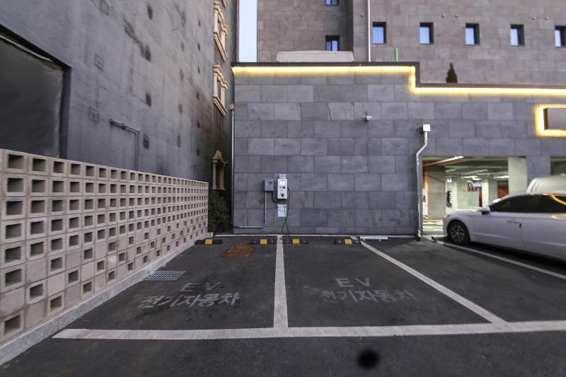 The City Hotel image