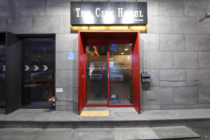 The City Hotel image