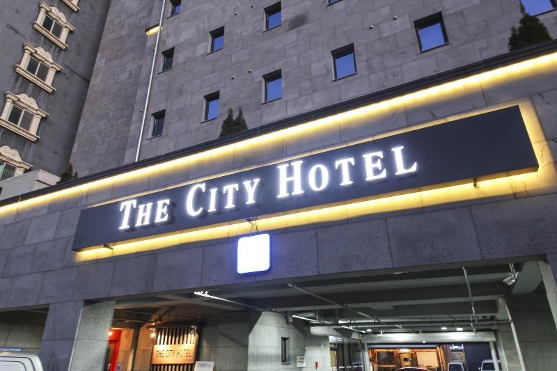 The City Hotel image