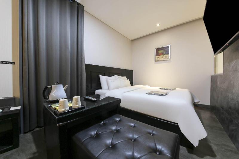 The City Hotel image