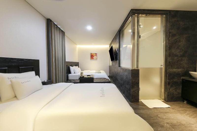 The City Hotel image