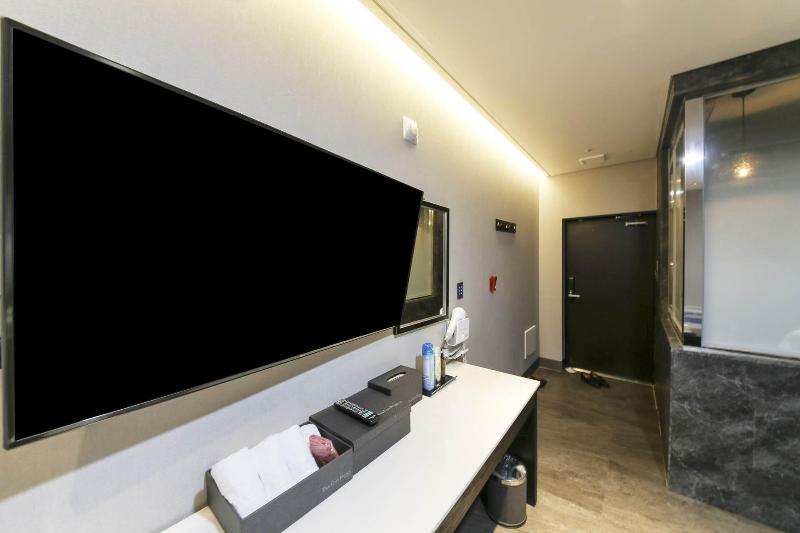 The City Hotel image
