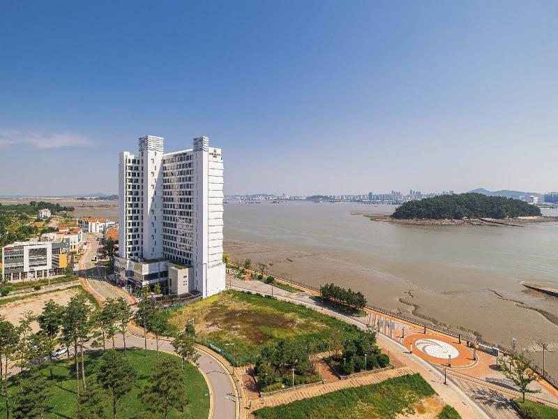 Ocean Soleview Hotel image