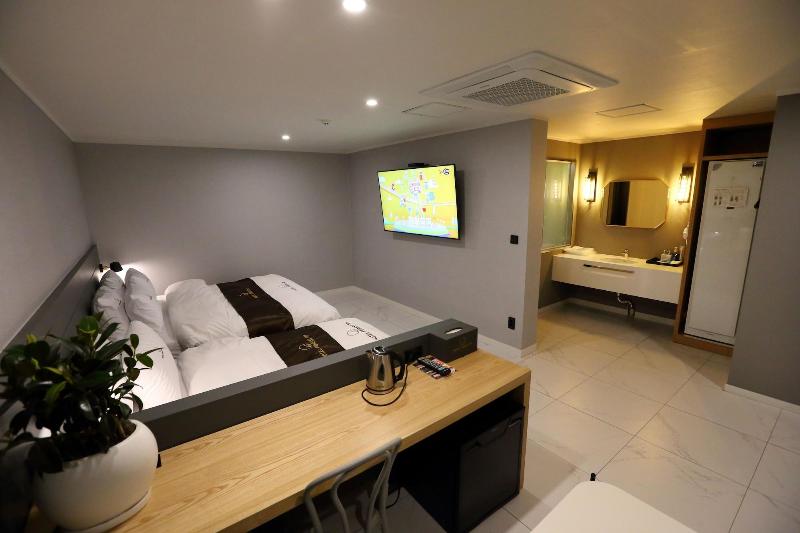 Forest 701 Hotel image