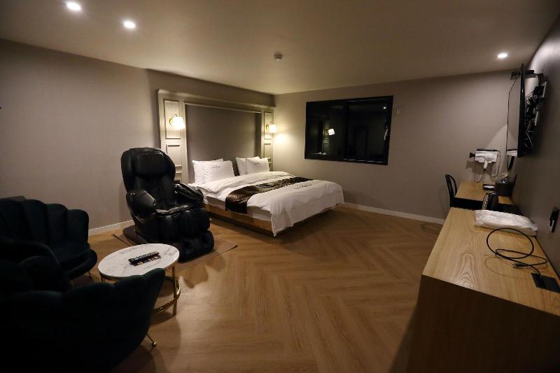 Forest 701 Hotel image
