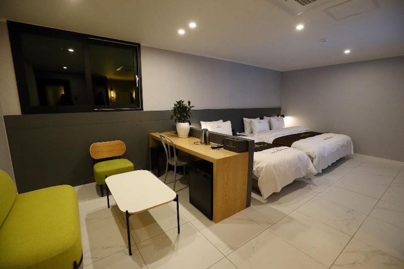 Forest 701 Hotel image