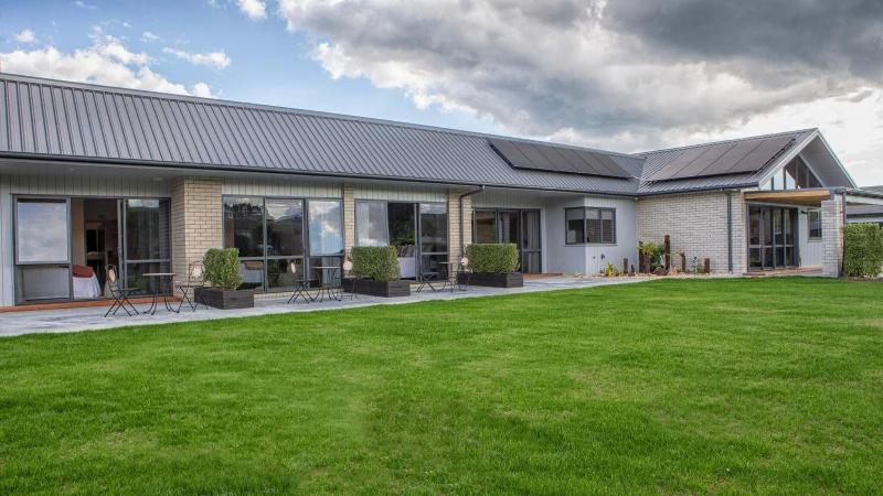 Parkside Boutique Lodge image