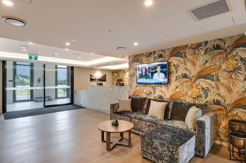 Lobby & Reception