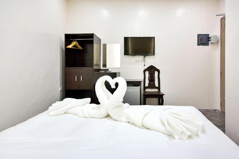Emerald Island Hotel image